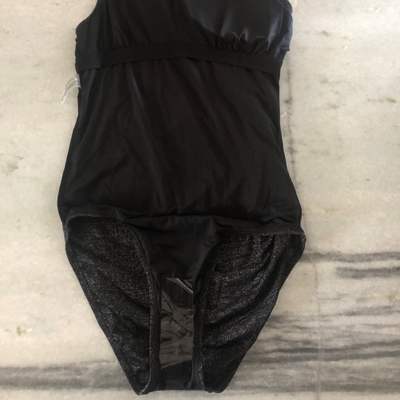 LIKE NEW | Off Shoulder | Black Metallic | Maillot with metal detail - Picture 7 of 11